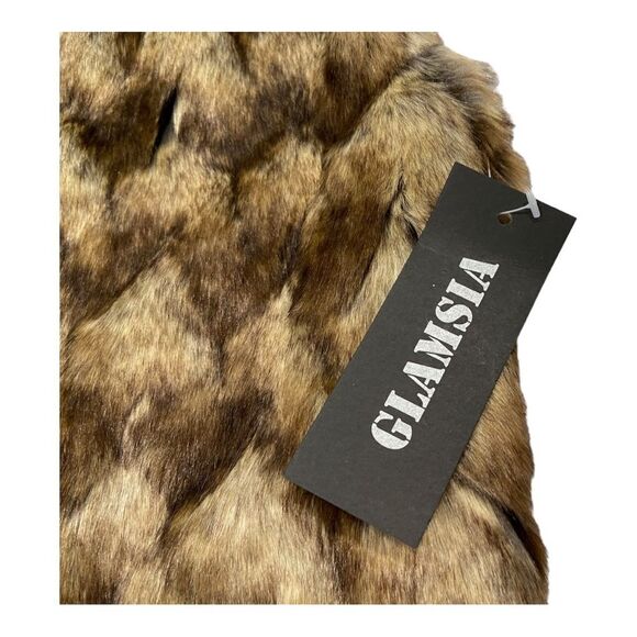 NWT BUCKLE GLAMSIA Small Faux Fur Vest - Picture 3 of 8